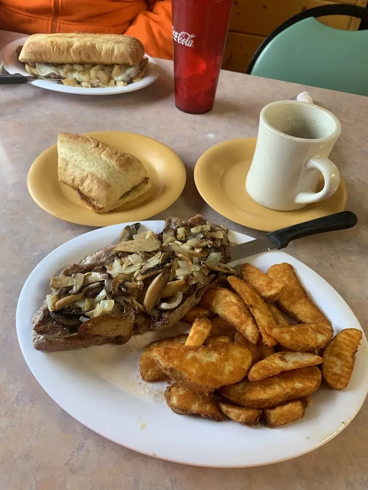 Liver & Onions with Mashed Potatoes & Gravy Veggies & Grilled Texas Toast